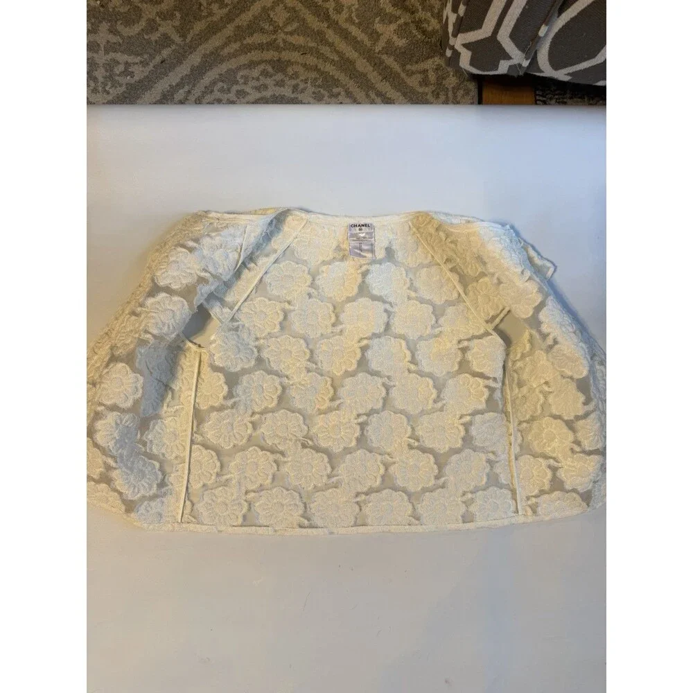 CHANEL Cotton Flocked Top  White Boucle Camelia C 2009 Jacket/Top. Size 40